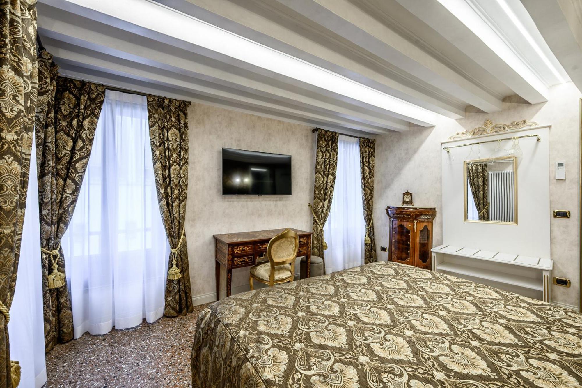 Ca Rialto 4122 - Luxury Terrace Apartment Venesia Bagian luar foto