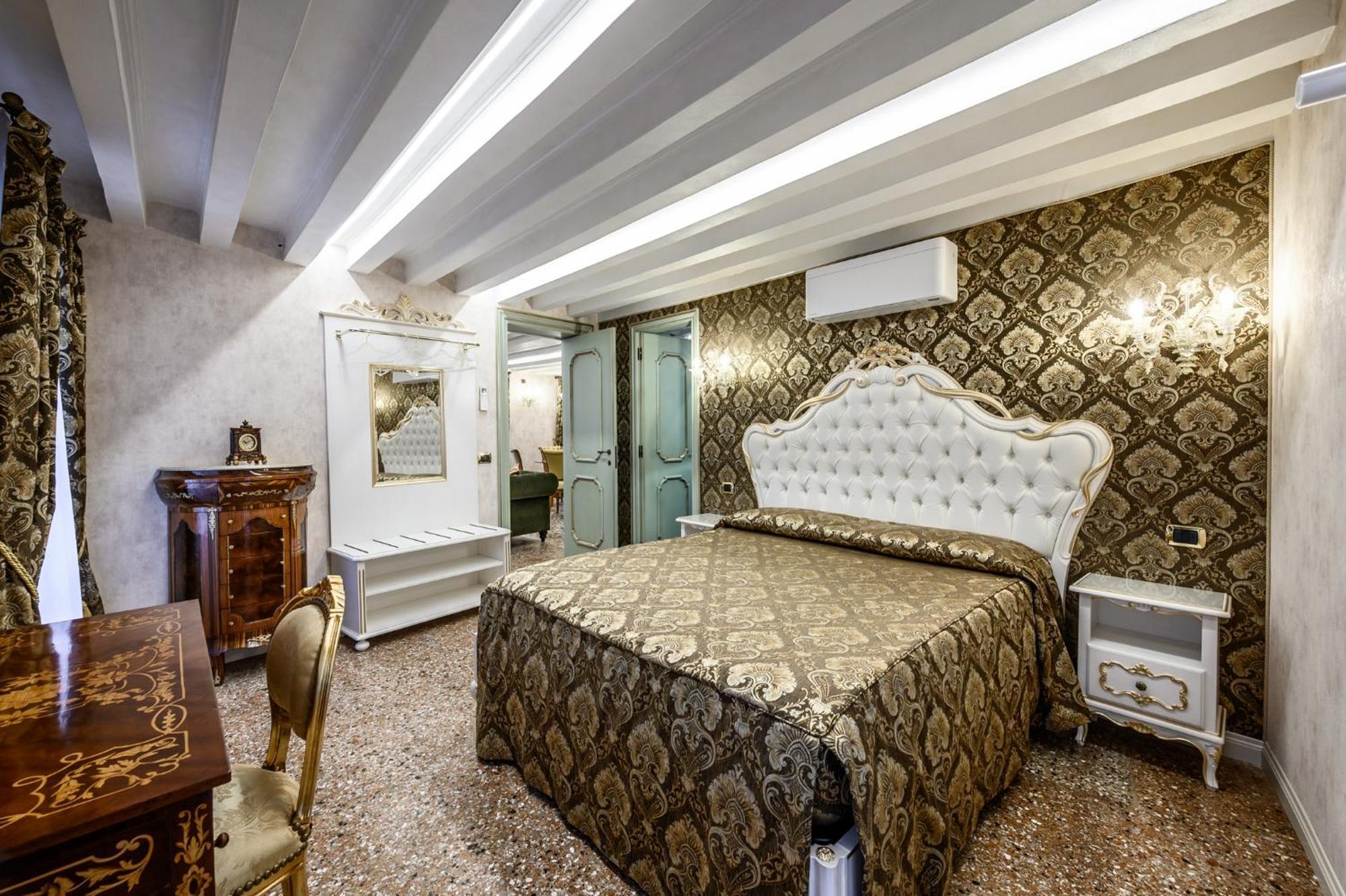 Ca Rialto 4122 - Luxury Terrace Apartment Venesia Bagian luar foto